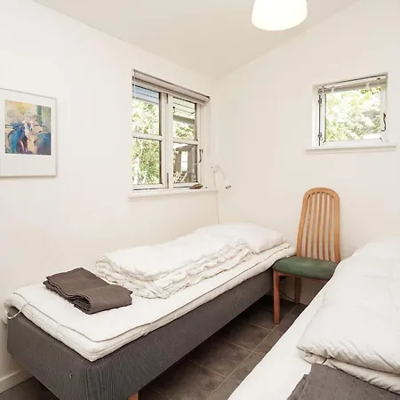 8 Person In Graested-by Traum