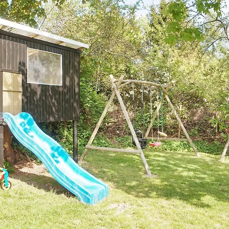 8 Person In Graested-by Traum *